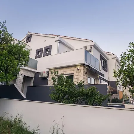 Montemaris Apartment